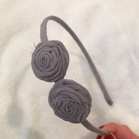 Grey Headband with Flower design - Picture 3 of 3